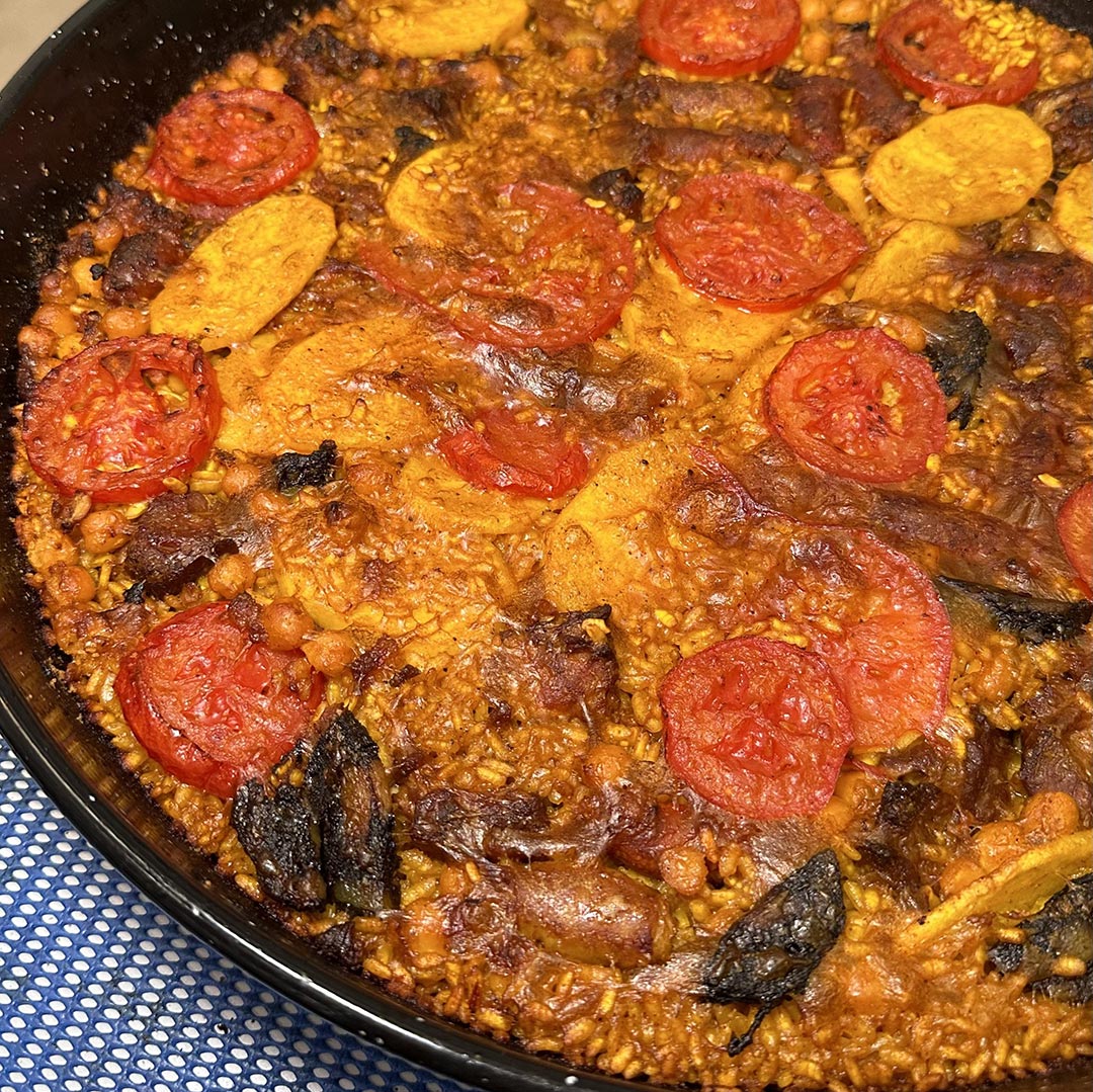 Arroz al horno tradicional servido en Elche por El Socarrat